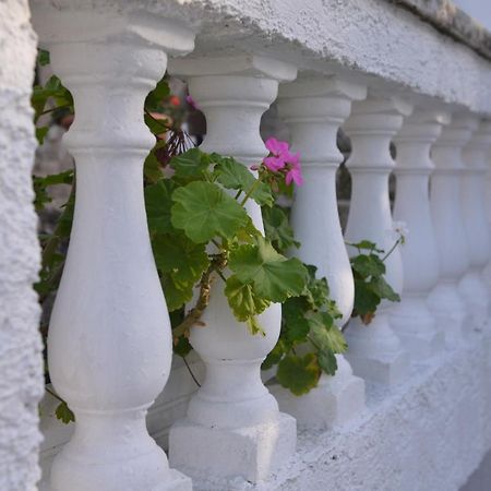 Troullos Traditional Homes Арханес Экстерьер фото